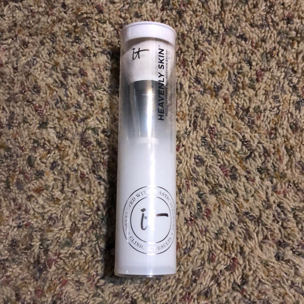 It- Heavenly Skin foundation brush